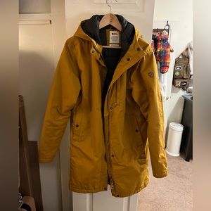 Fjall Raven Kirina Padded Parka in Acorn